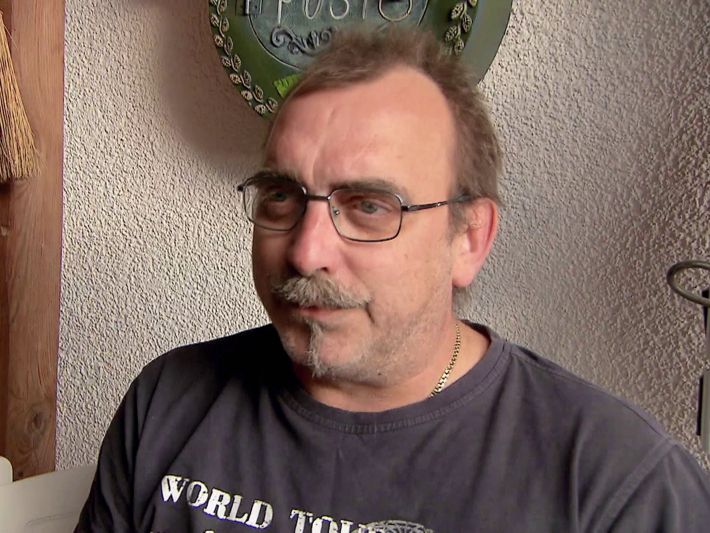 Heute u. a.: 200-Kilo-Platte aufs Bein