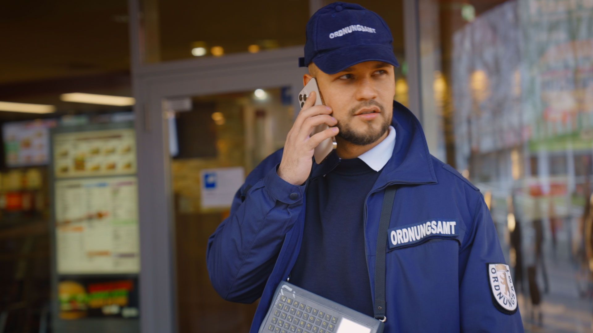 Slavik Junge - Polizeitauto einfach abschleppen lassen