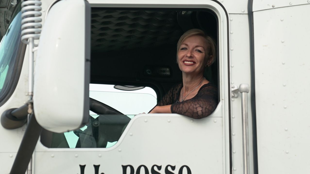 Verkehrskontrolle in der Fremde: Eine Bewährungsprobe für Trucker Babe Bettina