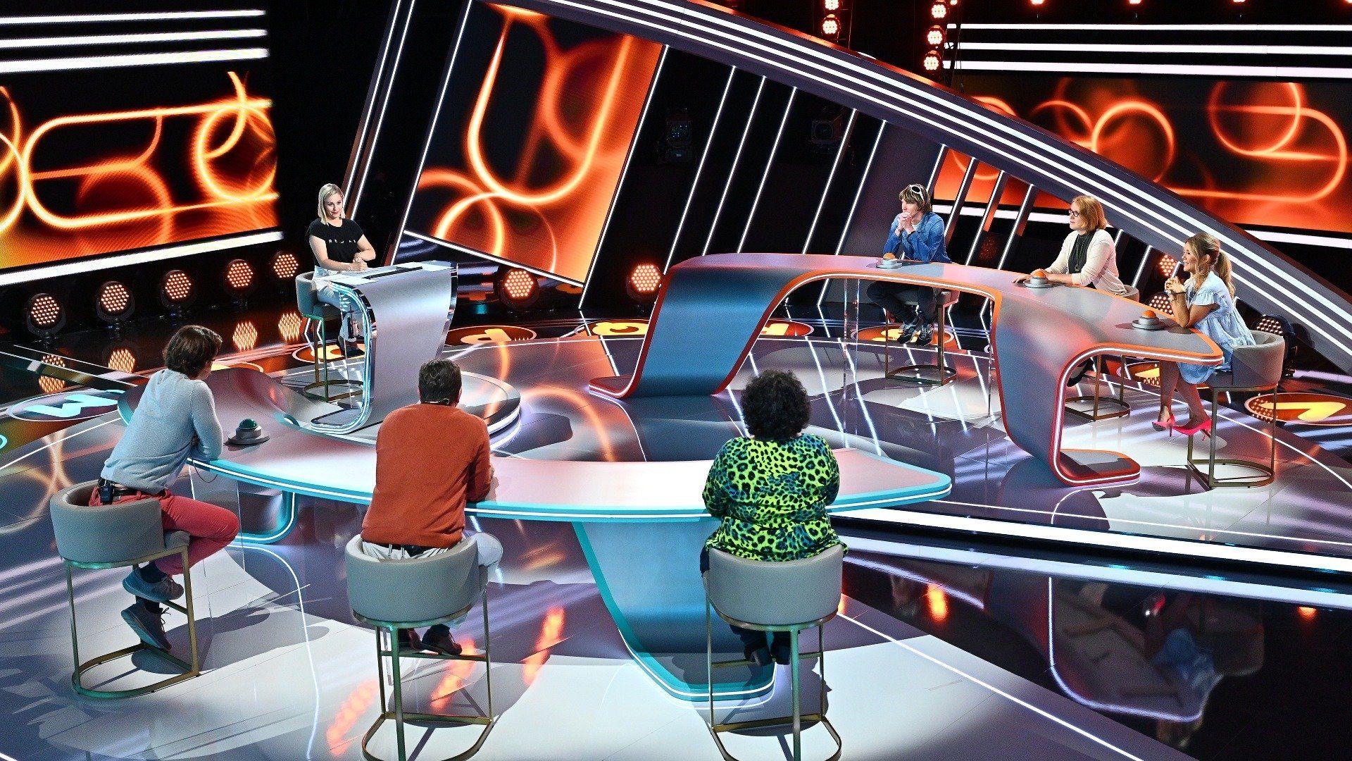 Laura, Olivia, Alexander versus Enie, Tim, Mickie