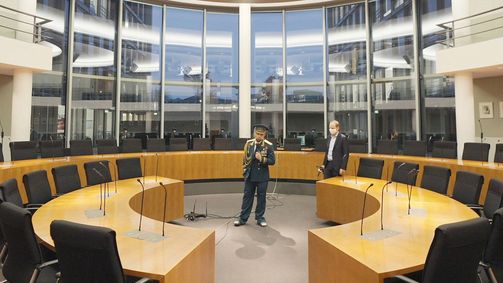 Slavik - Auf Staats Nacken Slavik - Auf Staats Nacken Staffel 2 Folge 6: Bundestag