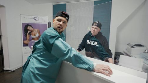 Slavik - Auf Staats Nacken Slavik - Auf Staats Nacken Staffel 2 Folge 7: Schönheitschirurgie