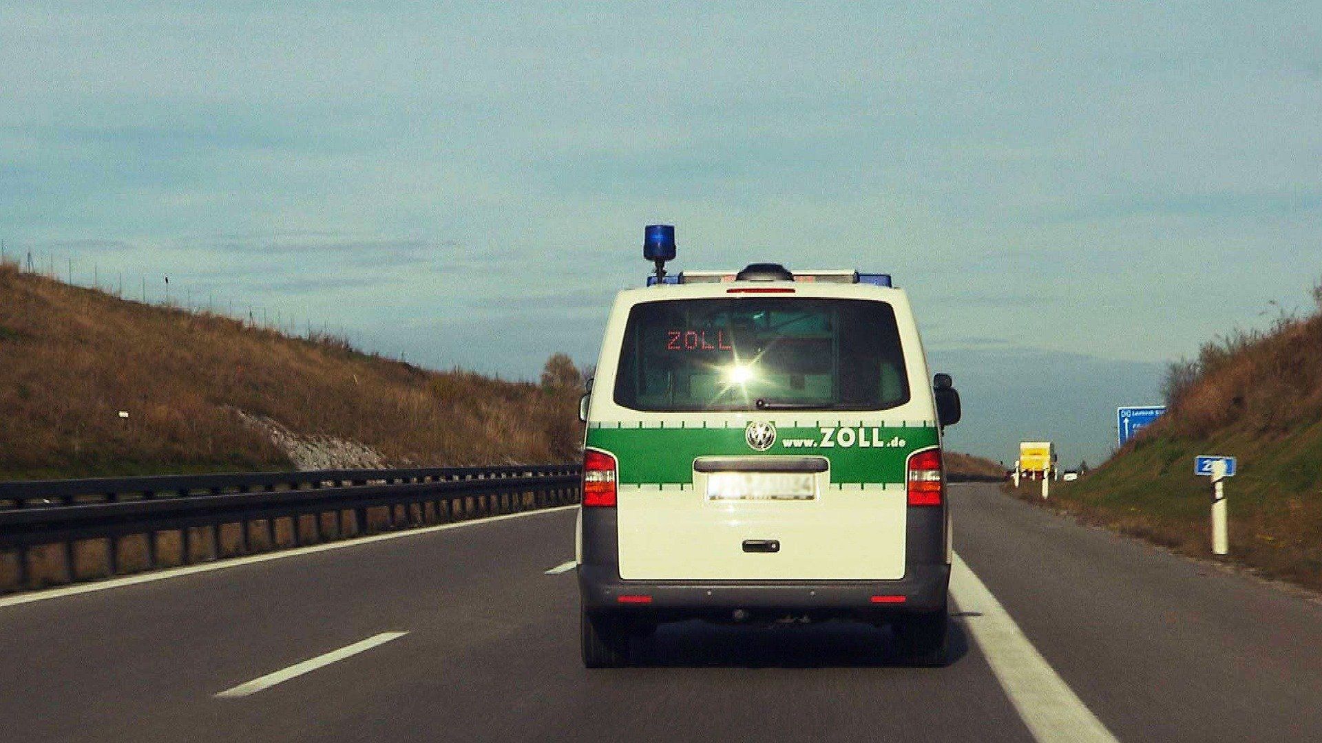 Thema u. a.: Schwerer Autounfall - Rettungsdienst Flughafen München