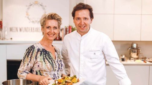 Mein wunderbarer Kochsalon Mein wunderbarer Kochsalon - Staffel 1 Folge 18: Zucchiniblüten mit Waldpilzen und Getreide