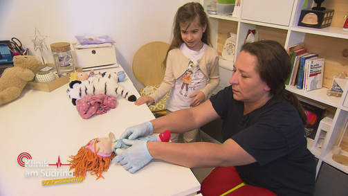Klinik am Südring - Die Familienhelfer  Klinik am Südring - Die Familienhelfer Folge 14: Die kranke Puppe