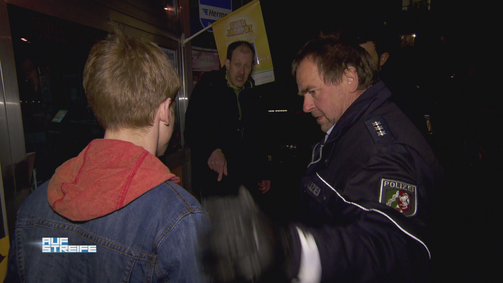 Auf Streife Auf Streife Folge 6: Jungs überfallen Kiosk und flüchten