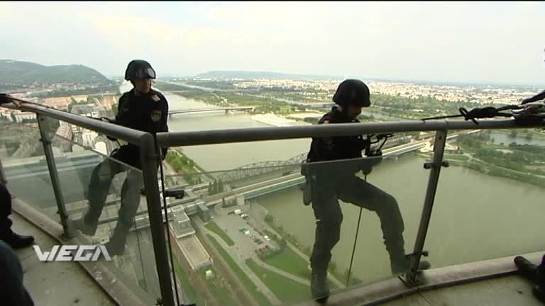 WEGA - Die Spezialeinheit der Polizei - Staffel 1 Folge 1