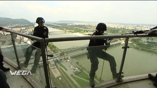 WEGA - Die Spezialeinheit der Polizei WEGA - Die Spezialeinheit der Polizei - Staffel 1 Folge 1: WEGA - Die Spezialeinheit der Polizei - Staffel 1 Folge 1