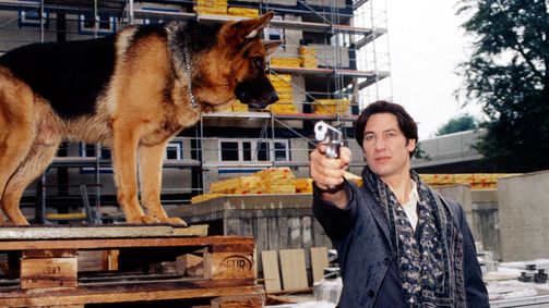 Kommissar Rex Staffel 3 Folge 12: Blutrote Rosen