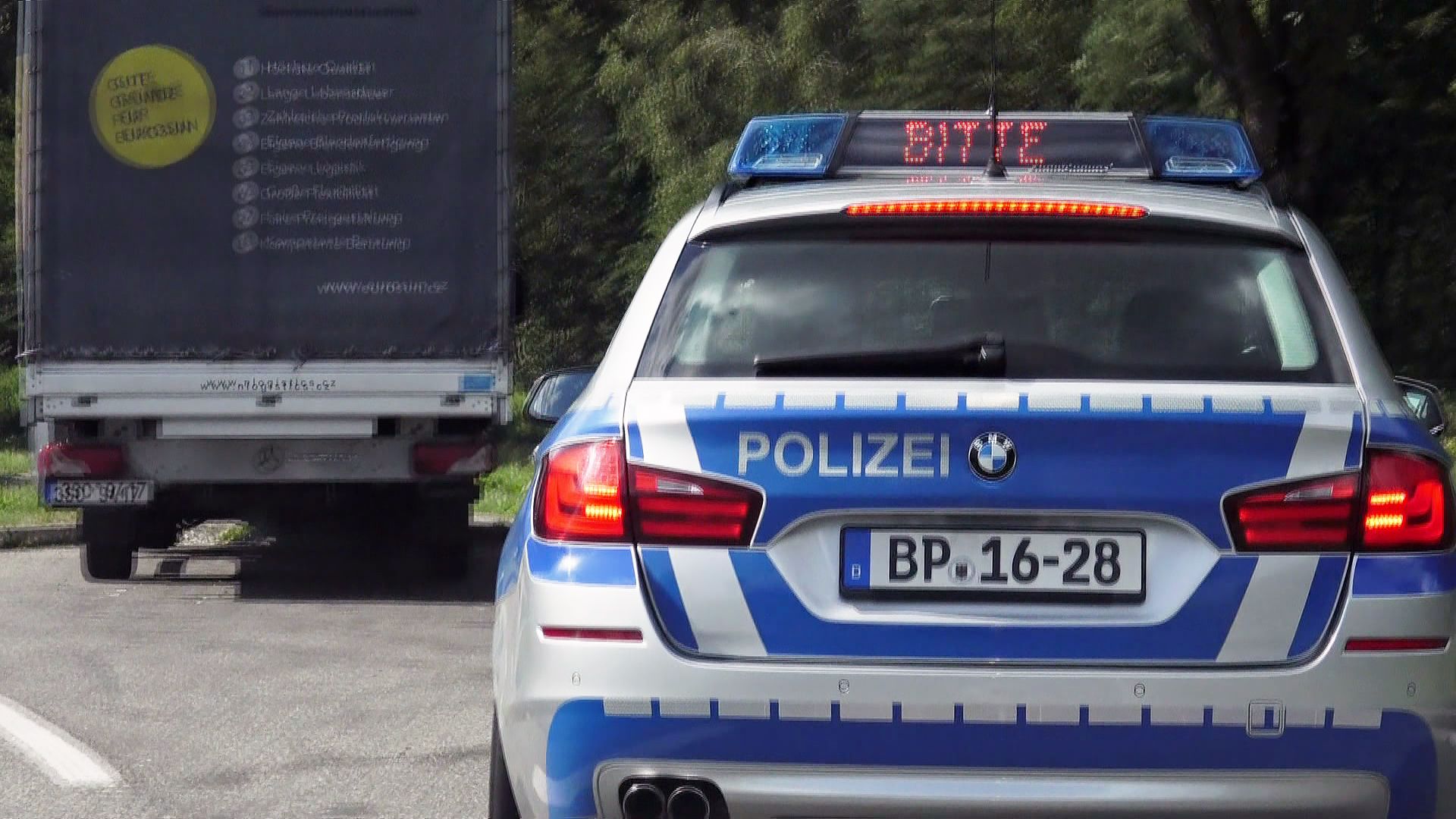 Bitte folgen! - Fahnder im Einsatz