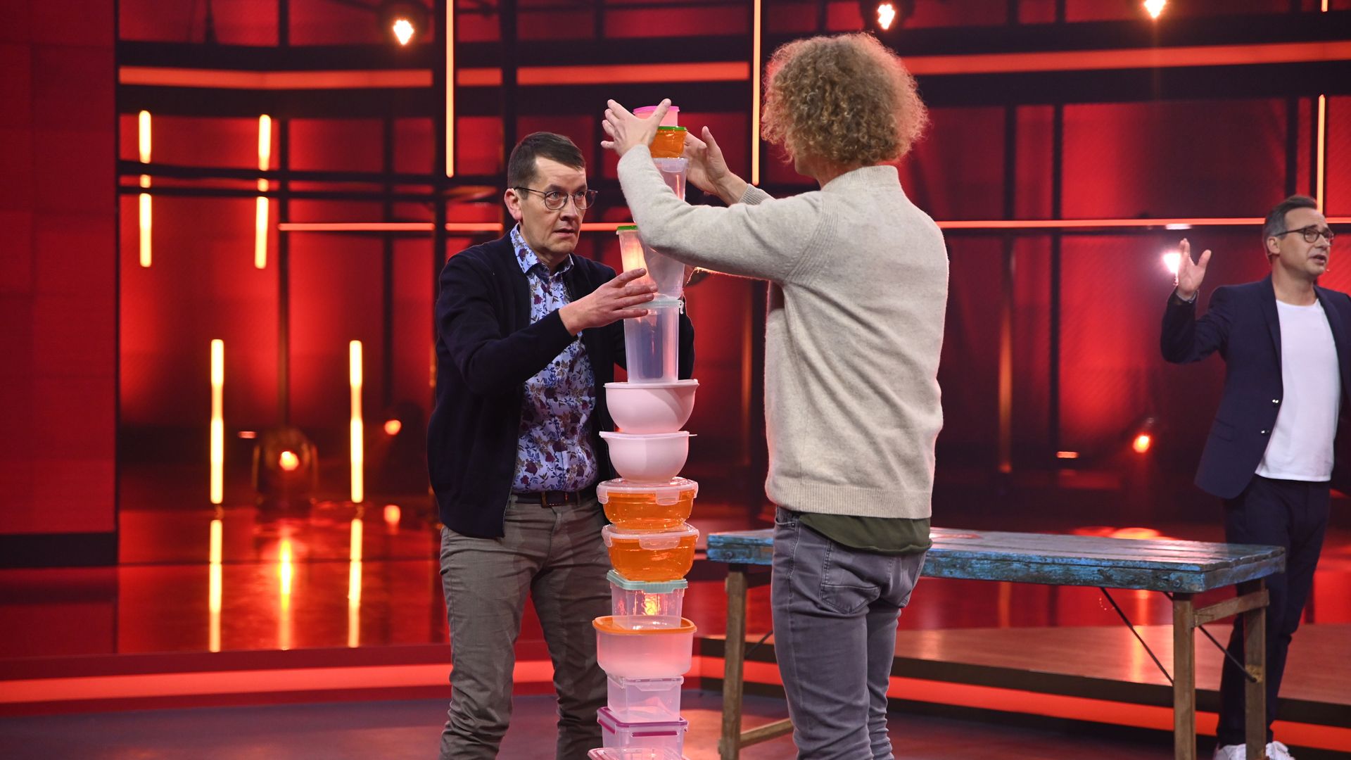 Hartwig & Jörg: Können sie in fünf Minuten 17 Tupperdosen stapeln?