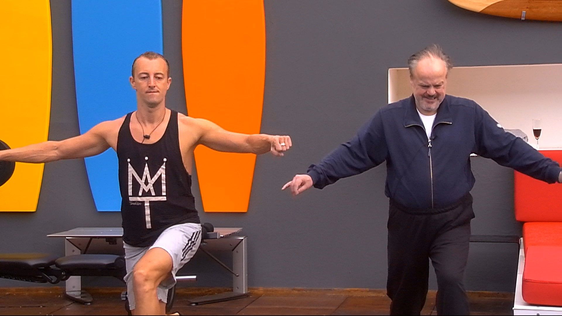 Sexy Showeinlage und nackte Tatsachen