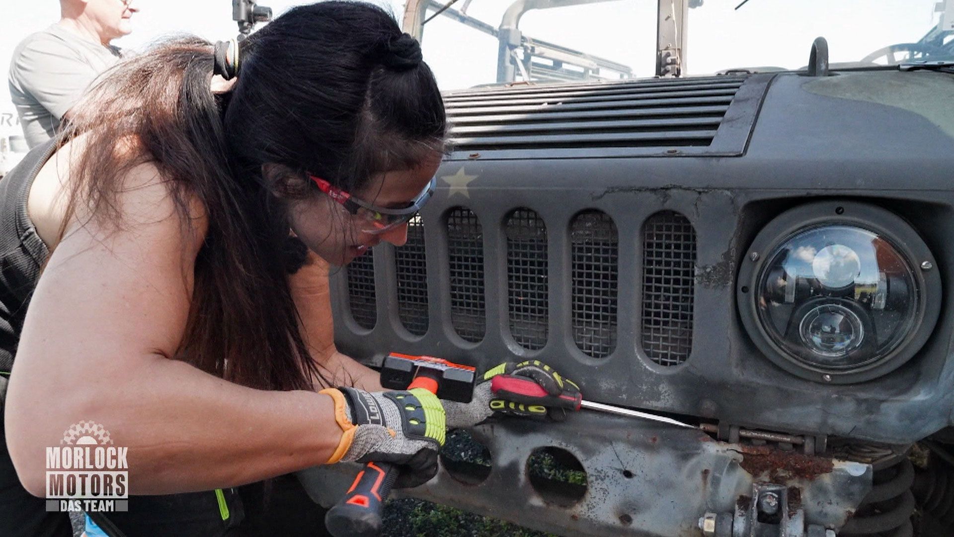 Hummer-Herausforderung: Zeitdruck beim Containerpacken