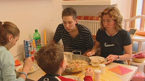 We are Family! So lebt Deutschland. We are Family! So lebt Deutschland. Folge 11: Mami schafft's alleine