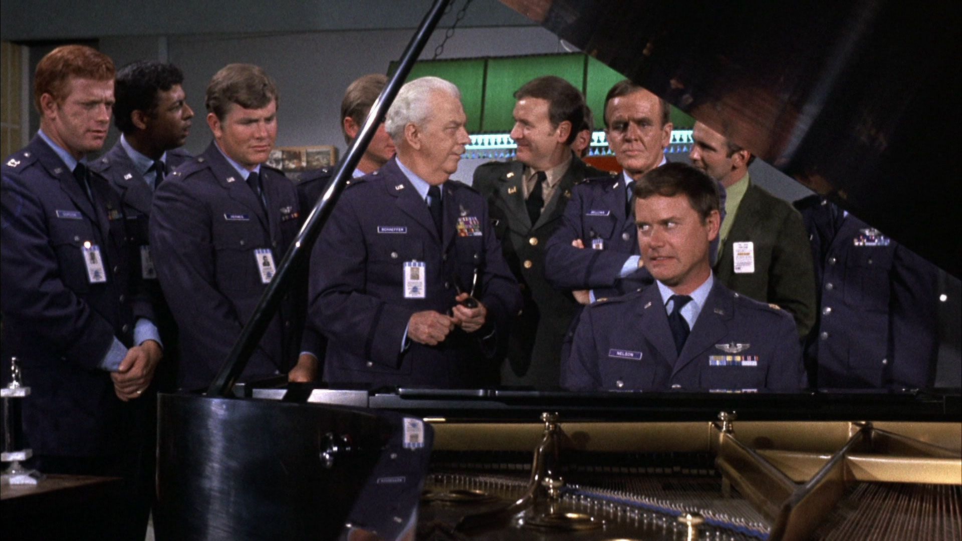 Nur ein kleines rotes Klavier