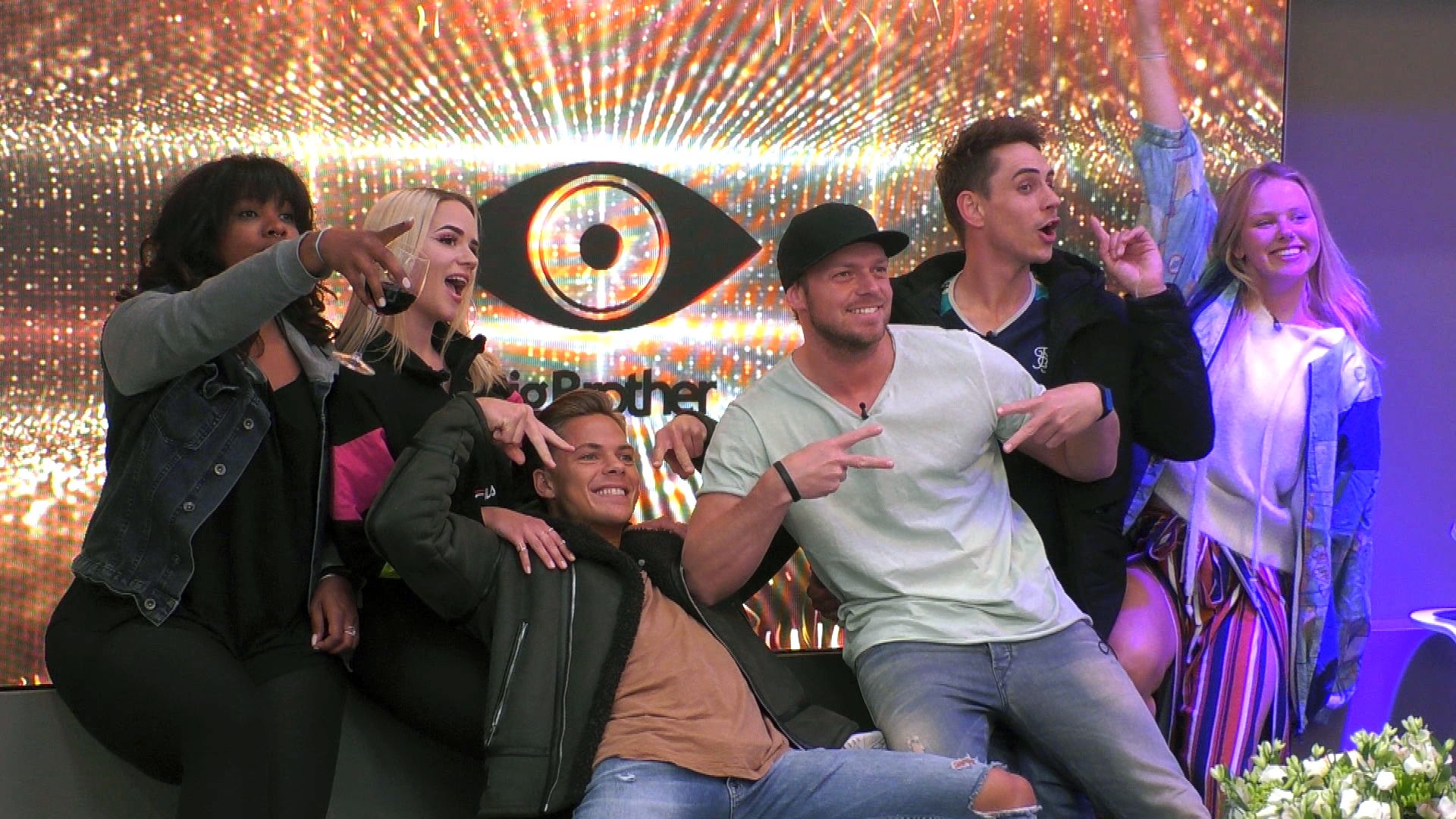 Die Finalisten im Party-Fieber & Beccy im Tränenmeer