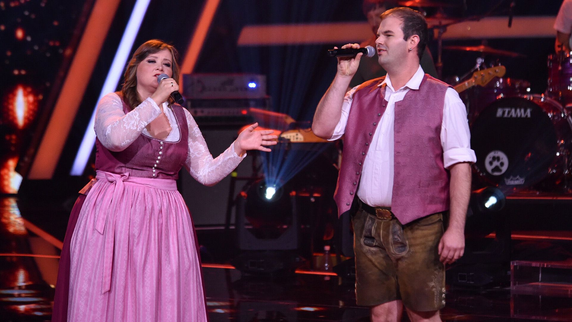 Blind Auditions 4: Solo-Feuerwerk, Trio-Explosion und Duo-Magie!