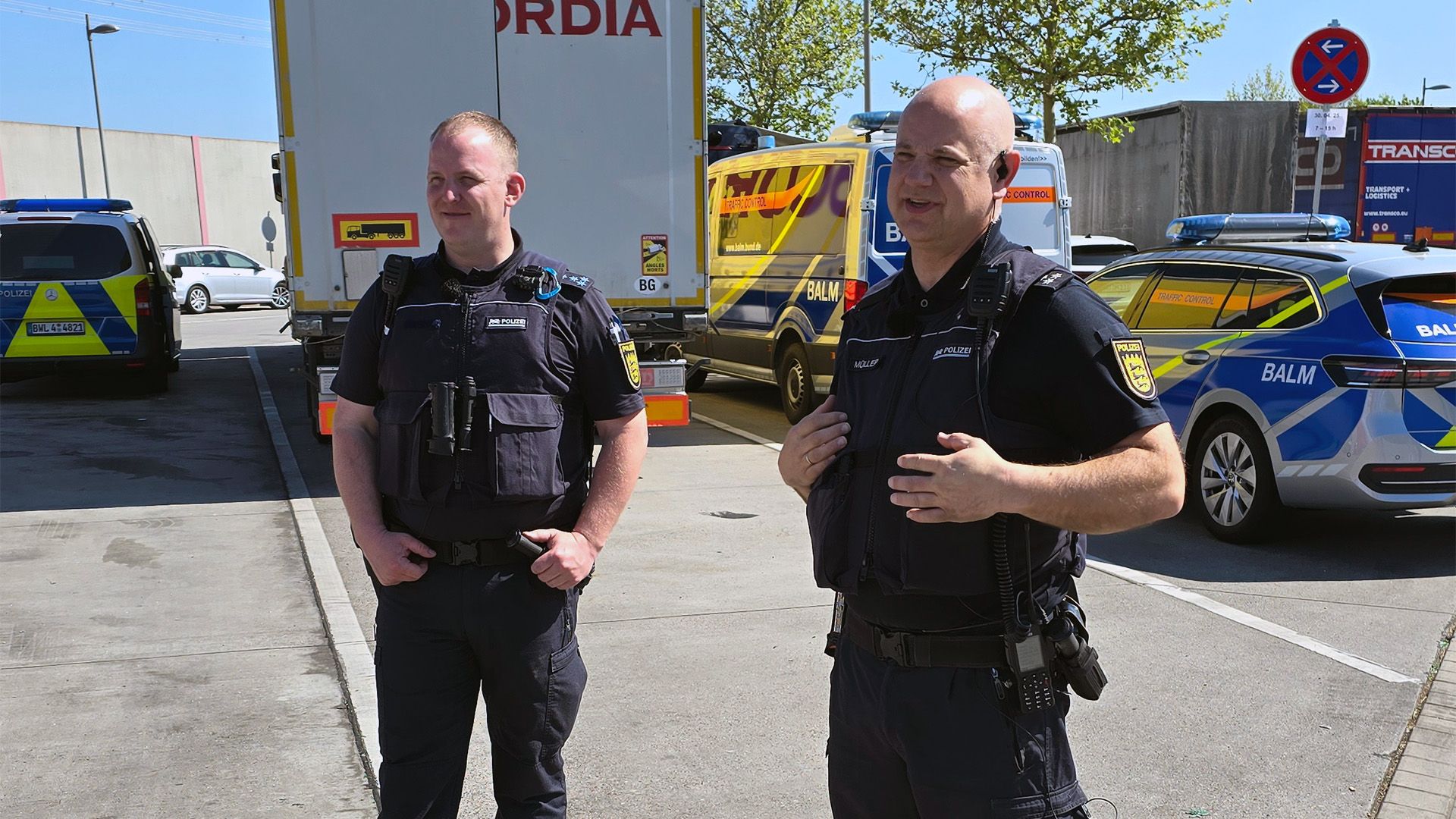 Thema u. a.: Gefahrengutkontrolle und Notfalleinsatz nach Schlägerei