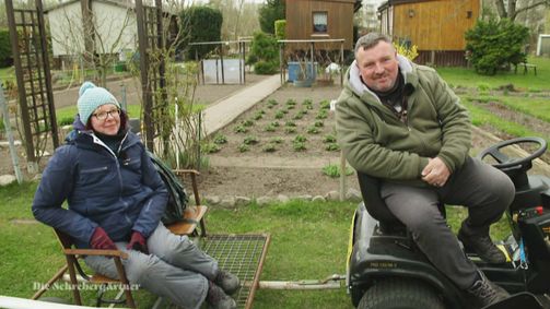 Die Schrebergärtner: Säen, mähen und Trophäen Die Schrebergärtner: Säen, mähen und Trophäen Folge 4: Sheriff und Finanzchefin auf Garten-Inspektion