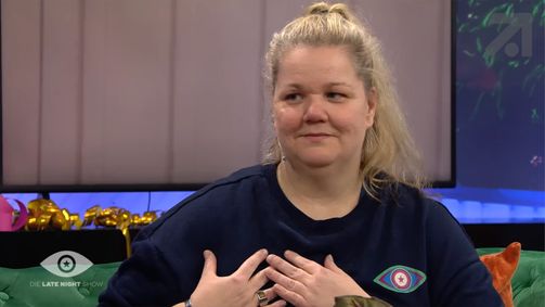 Promi Big Brother - Die Late Night Show PROMI BIG BROTHER - DIE LATE NIGHT SHOW - 09. STAFFEL Folge 11: "Ich bin ein Harmoniemensch" - Manuelas Statement nach dem Exit