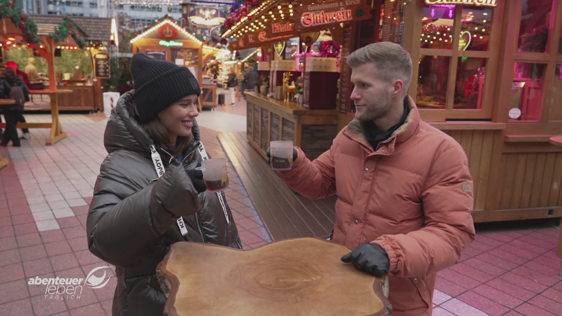 Dos & Don’ts auf dem Weihnachtsmarkt: Stella und Luca klären auf
