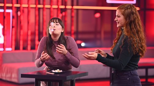 Die Stapelshow Die Stapelshow Folge 1: Mareike & Cassandra: 15 Brausetabletten auf einen Holzspatel stapeln - geht das?