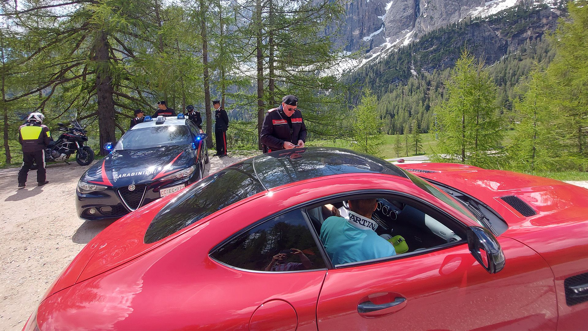 Thema u. a: Carabinieri Südtirol – Raser am Grödner Joch