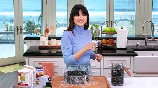 Selena Gomez kocht - Genussvoll lernen Selena Gomez kocht - Genussvoll lernen Folge 6: Eine Torte ohne Backen