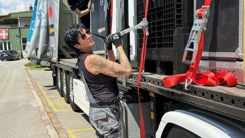 Trucker Babes Austria TRUCKER BABES AUSTRIA - 9. STAFFEL Folge 3: Leichte Flitzer und tonnenschwere Ladungen
