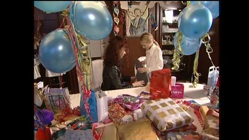 Die Lugners - Mit Mörtel in Venedig Die Lugners - Staffel 2 Folge 4: Die Lugners - Staffel 2 Folge 4 - Happy Birthday Jacki