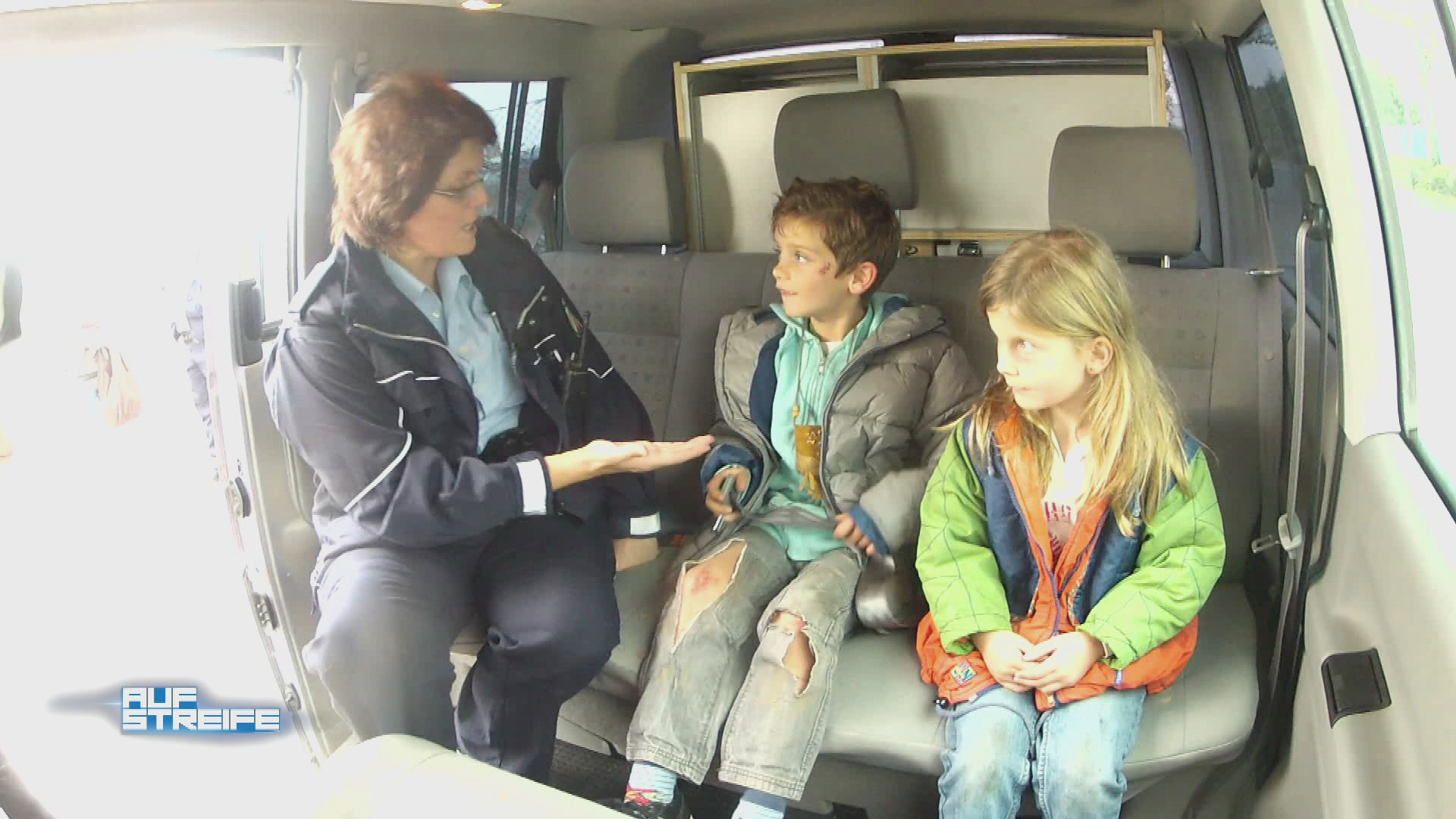 Kinder ausgesetzt am Straßenrand