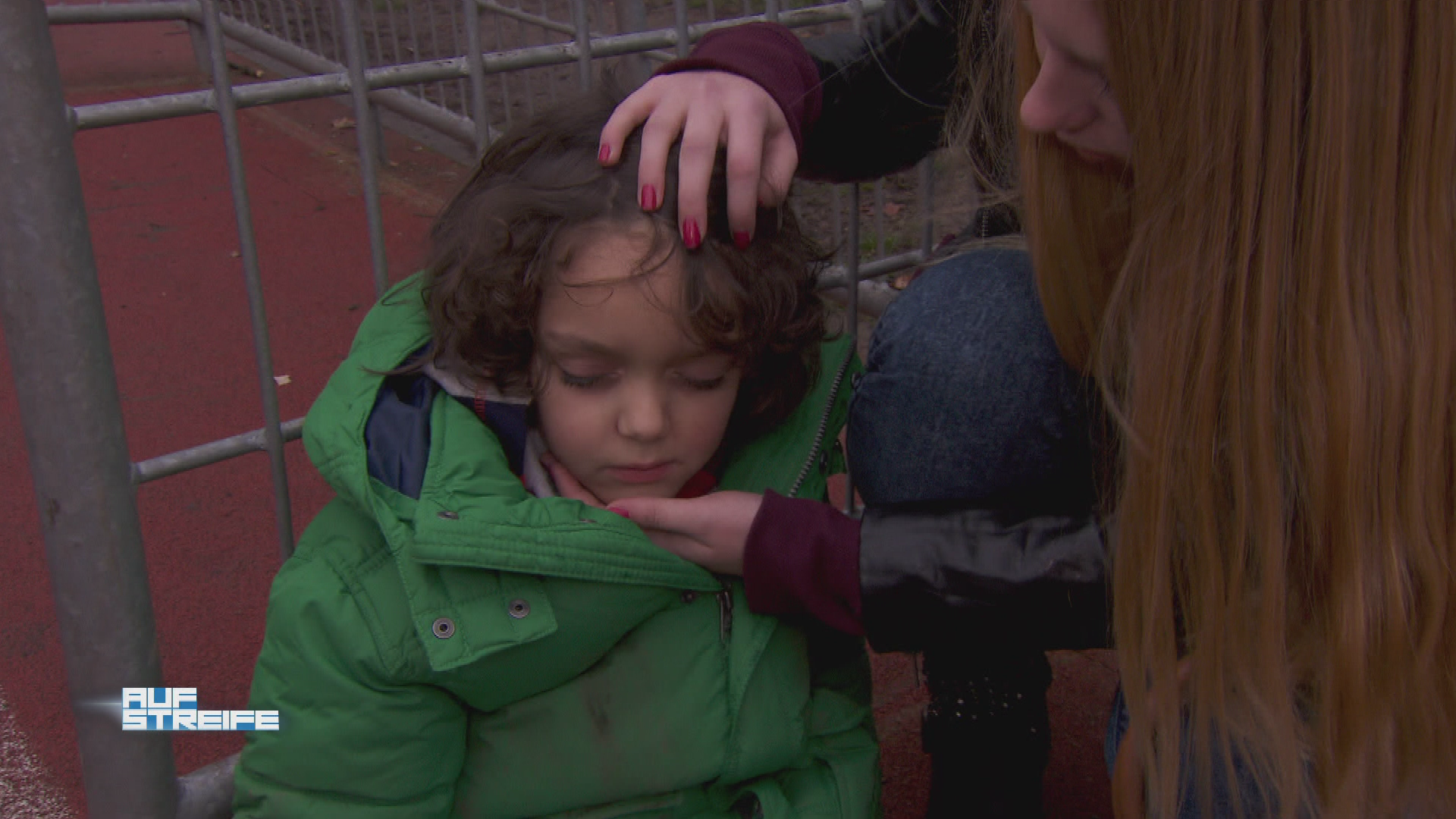 7-jähriger wird von Jugendlichen abgefüllt