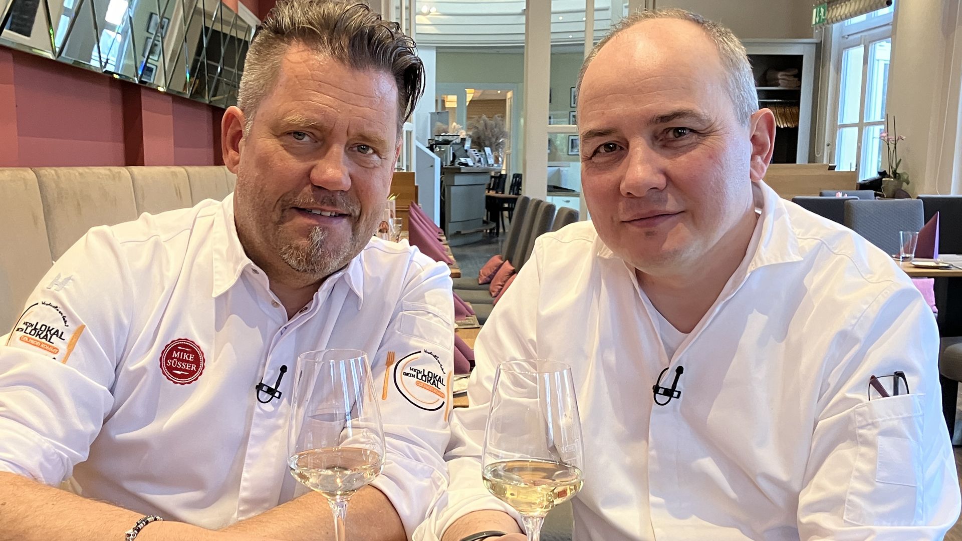 Internationale Speisen im Turmrestaurant by Elerts