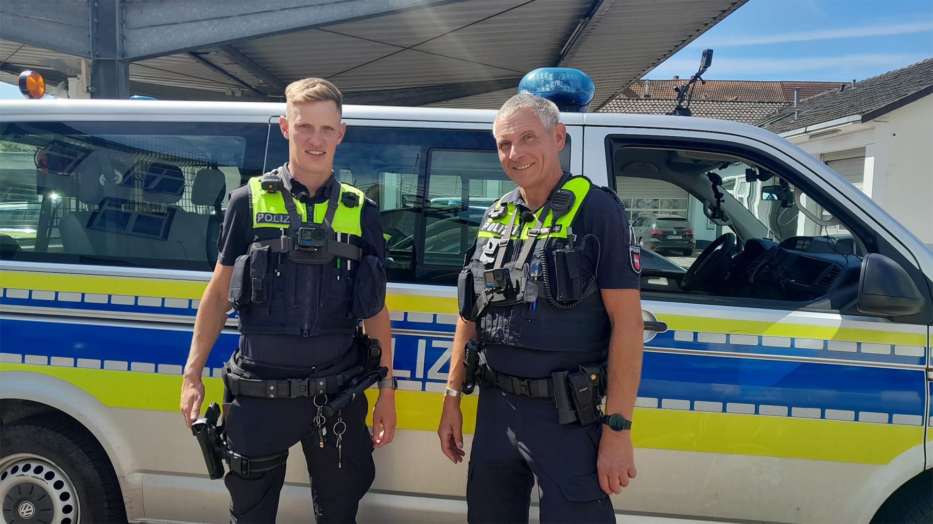 Thema u. a.: LKW-Kontrolle – Polizei deckt Überraschung im Laderaum auf