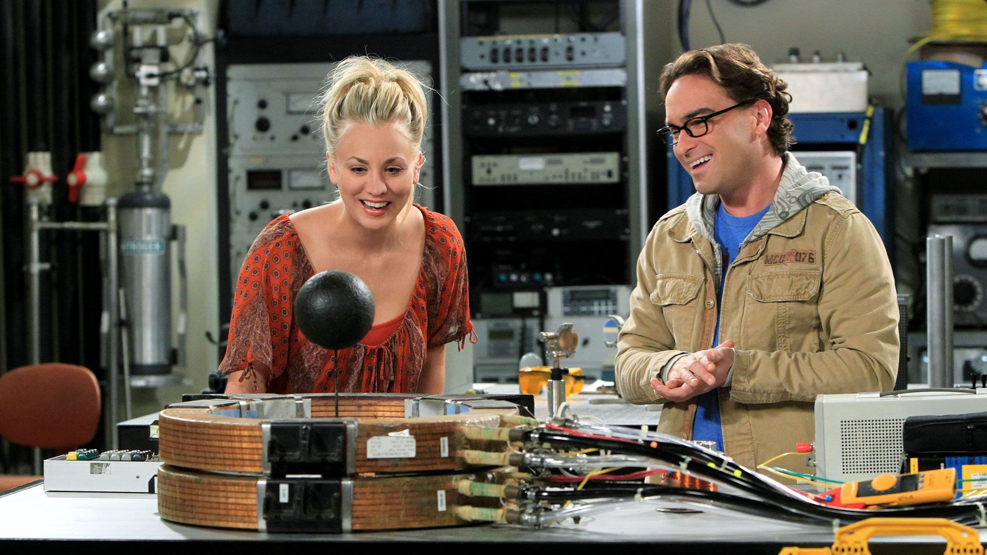 Holographisch erregt