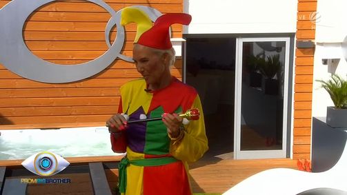 Promi Big Brother Promi Big Brother 2016 Folge 12: Lästereien, neckische Narrheiten und sexy Po-Blitzer