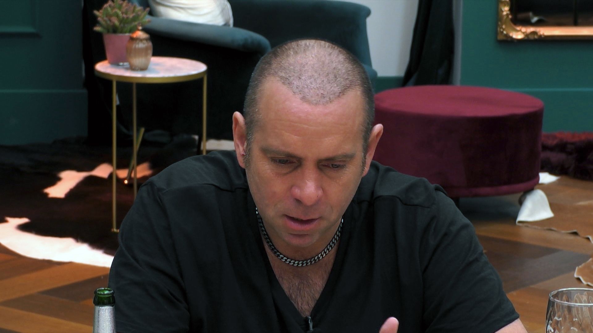 Tag 7: Ikke Hüftgold teilt eine schmerzhafte Erinnerung