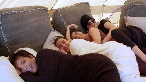 Keeping Up with the Kardashians Keeping Up with the Kardashians Folge 1: Wachstumsschmerzen