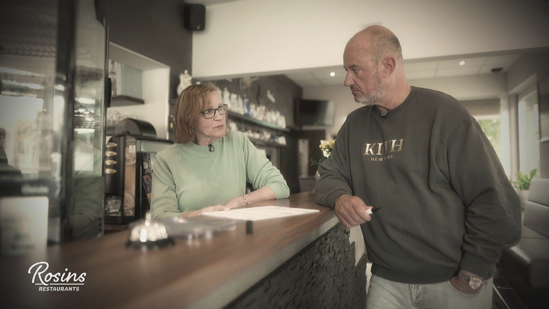 Hochwasser bis zum Hals in "Heike's Fritten Eck" in Husum