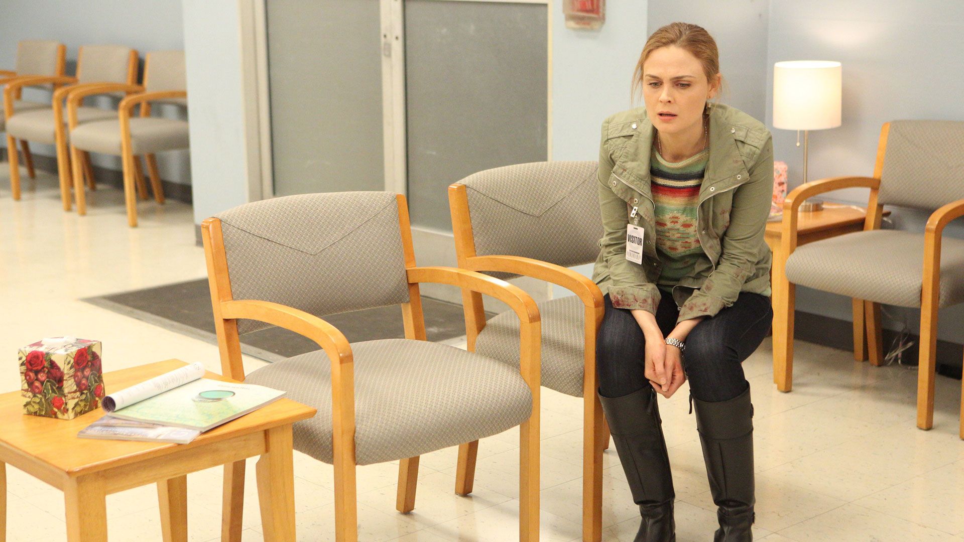 Bones und Booth in einem Bild der Zerstörung