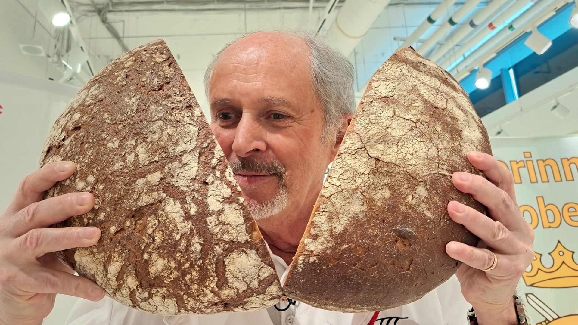 Thema u. a.: Brotprüfer Manfred Stiefel testet Brot im bayerischen Weiden