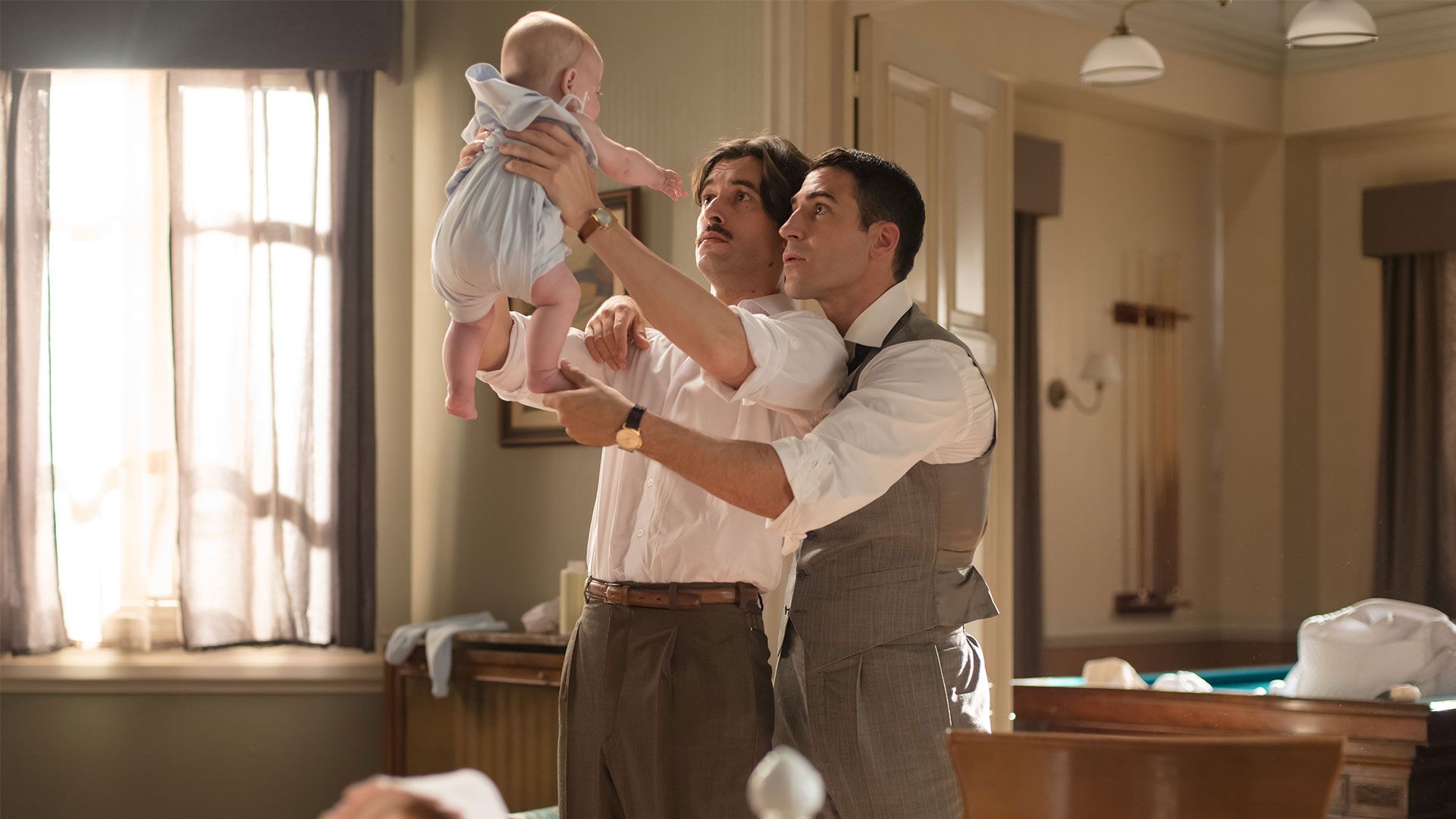 Zwei Männer und ein Schnuller