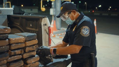 Border Patrol USA - Einsatz an Mexikos Grenze Border Patrol USA - Einsatz an Mexikos Grenze Folge 5: Stinkwanzen-Salsa