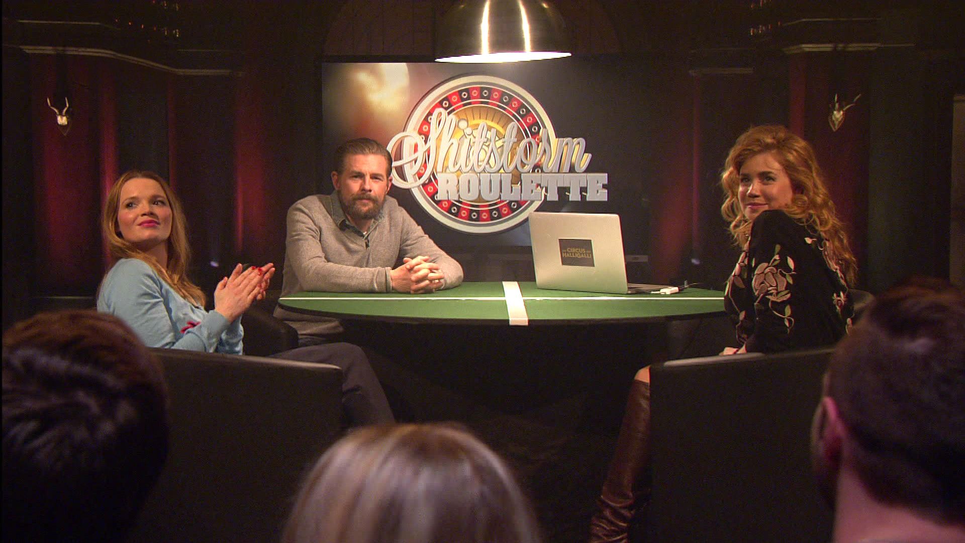 Shitstorm Roulette mit Karoline Herfurth & Palina Rojinski