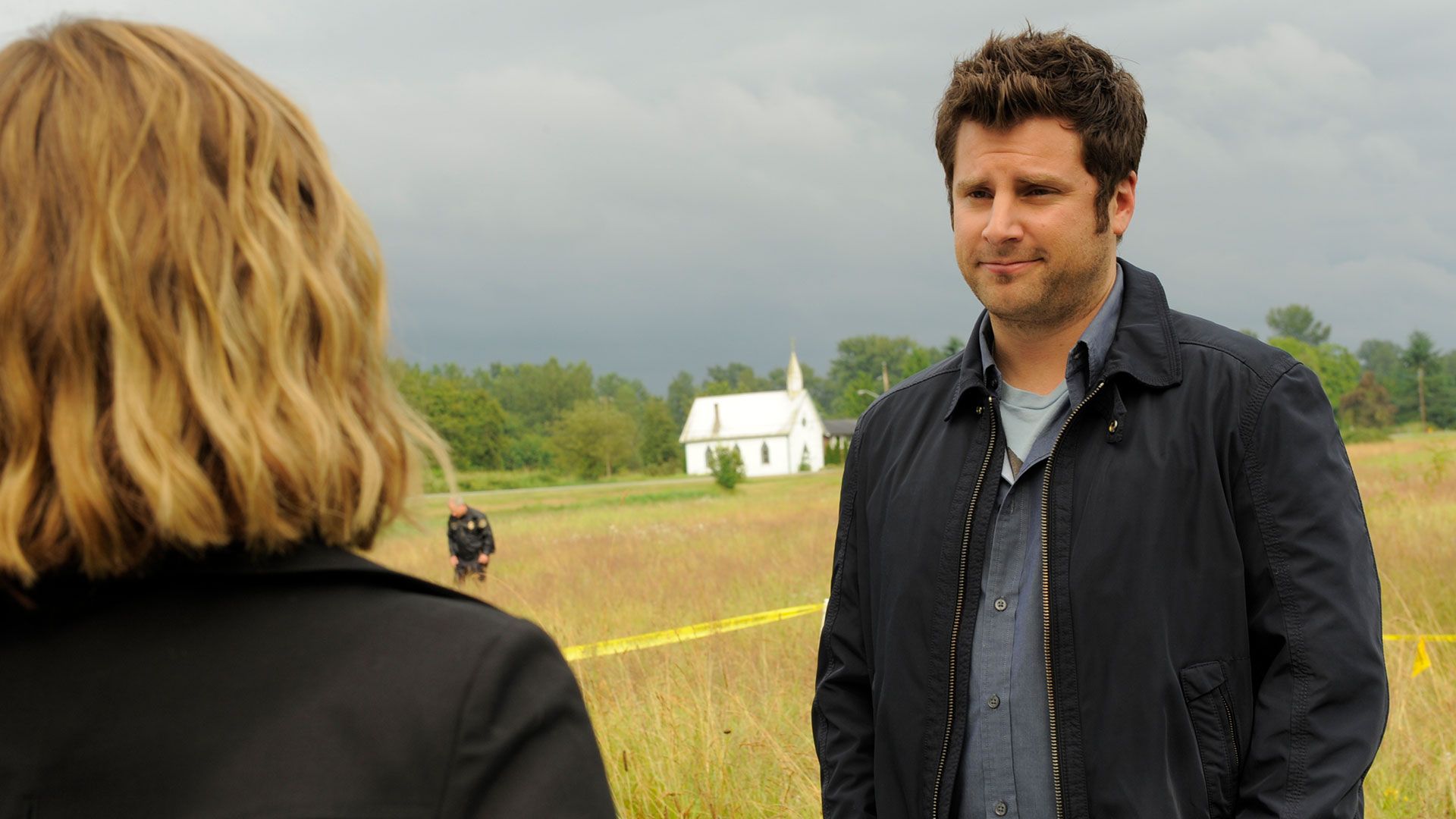 Juliet hat den Hosenanzug an