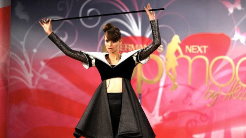 Germany's Next Topmodel Germany's Next Topmodel - by Heidi Klum Folge 12: Lebendige Schaufensterpuppen