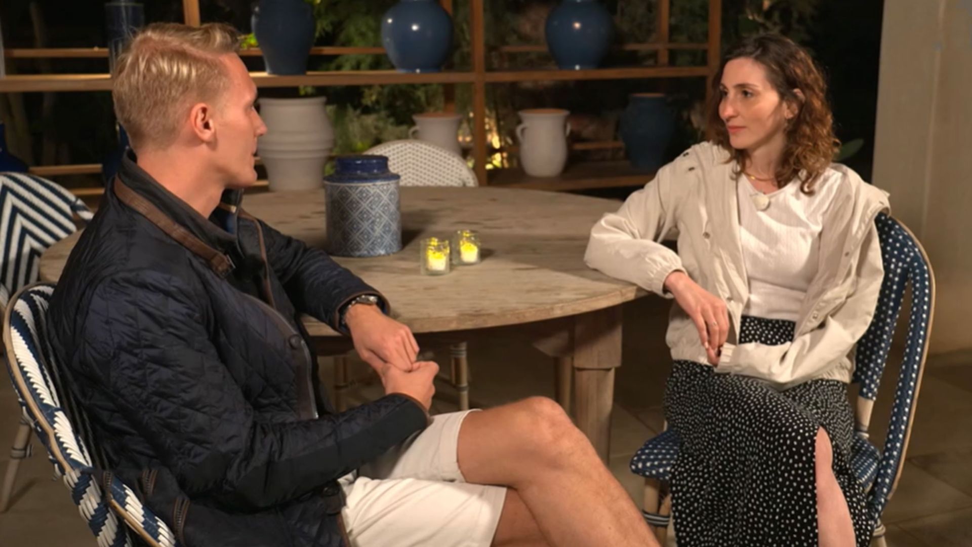 Krisengespräch: Dennis ist verletzt von Larissas Worten