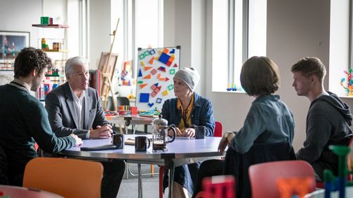 MotherFatherSon MotherFatherSon Folge 6: Episode 6