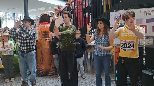 ESC Euphorie: Gymnasium Neusiedl tanzt für Cosmó