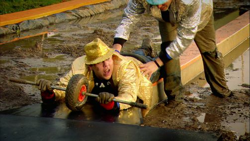 Crash Games - Bruchlandung der Realitystars Crash Games - jeder Sturz zählt Folge 1: Die stinkende Schlammgrube lockt